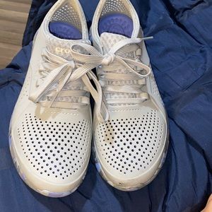 New crocs tennis shoes camo